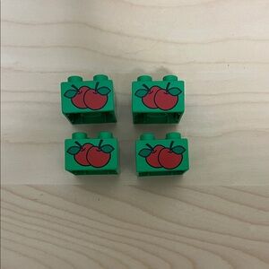 LEGO DUPLO Brick 2×2 Bright Green with Apple Print (No Worm) — Part 3437 / 43678